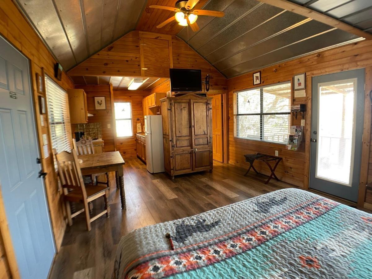 Walnut Canyon Cabins Φρέντερικσμπεργκ Εξωτερικό φωτογραφία